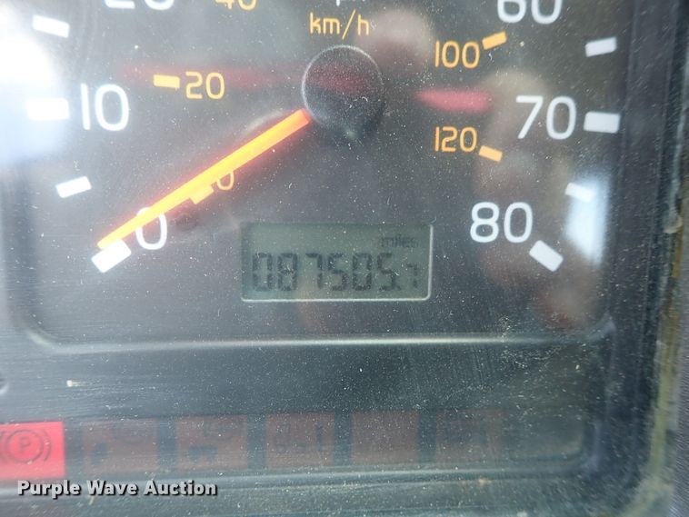 image for item DG3234 2000 Volvo VN  semi truck