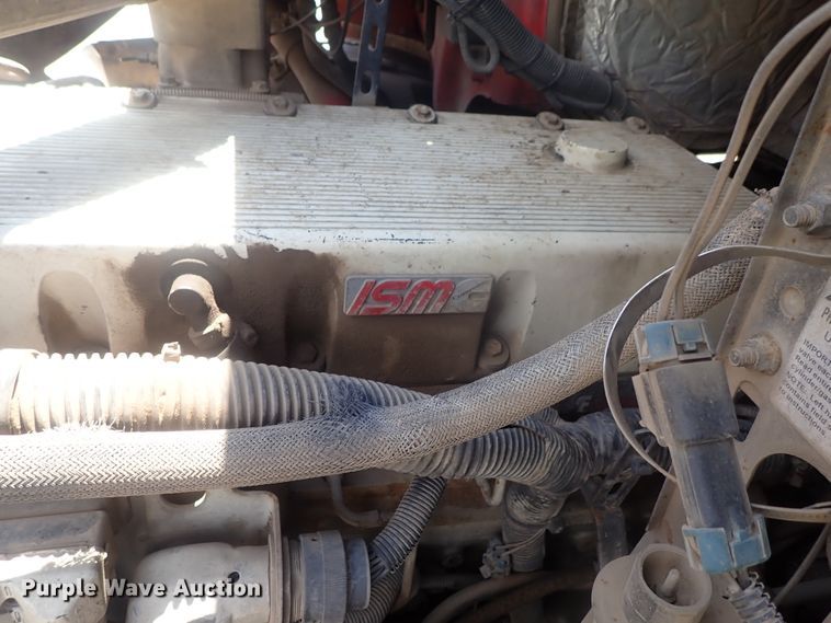 image for item DG3234 2000 Volvo VN  semi truck