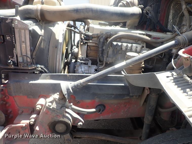 image for item DG3234 2000 Volvo VN  semi truck