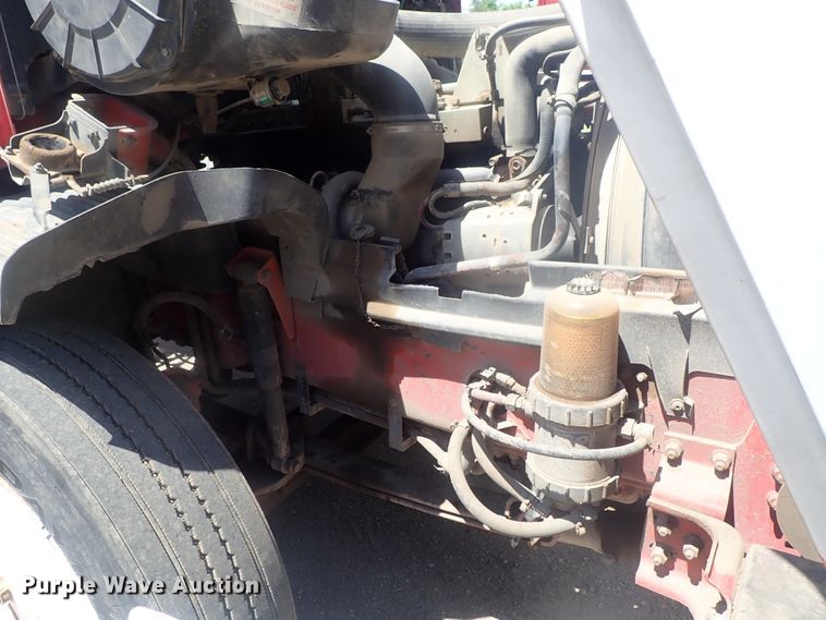 image for item DG3234 2000 Volvo VN  semi truck