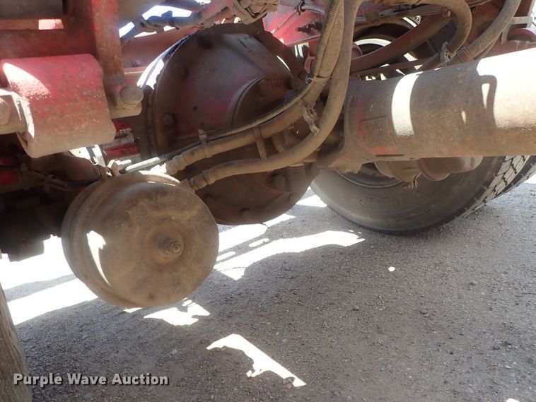 image for item DG3234 2000 Volvo VN  semi truck