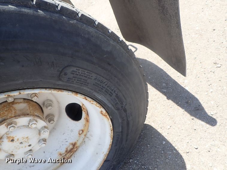 image for item DG3234 2000 Volvo VN  semi truck