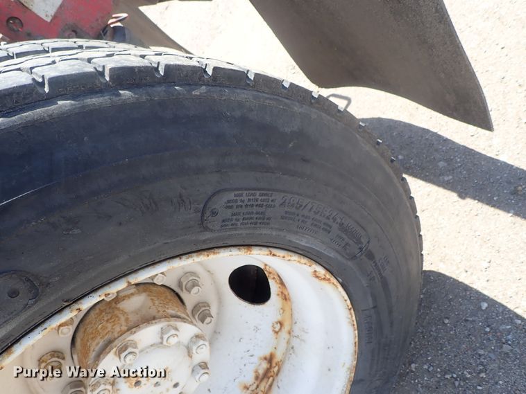 image for item DG3234 2000 Volvo VN  semi truck