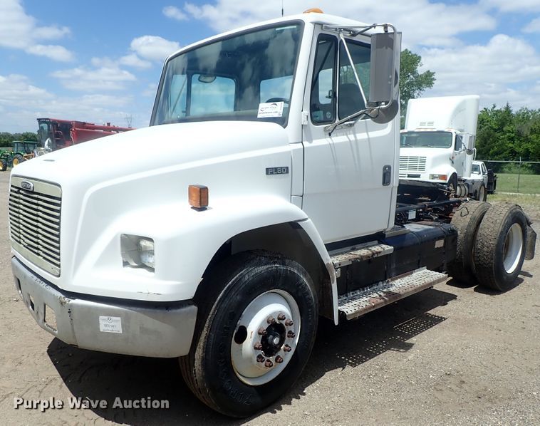 image for item DG3236 2000 Freightliner FL80  semi truck