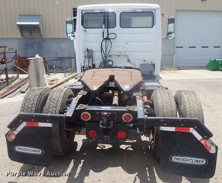 image for item DG3236 2000 Freightliner FL80  semi truck