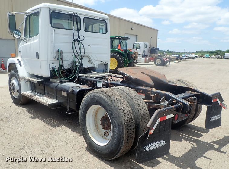 image for item DG3236 2000 Freightliner FL80  semi truck
