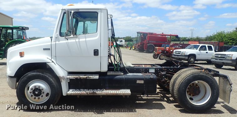 image for item DG3236 2000 Freightliner FL80  semi truck