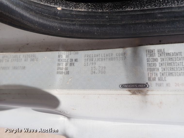 image for item DG3236 2000 Freightliner FL80  semi truck