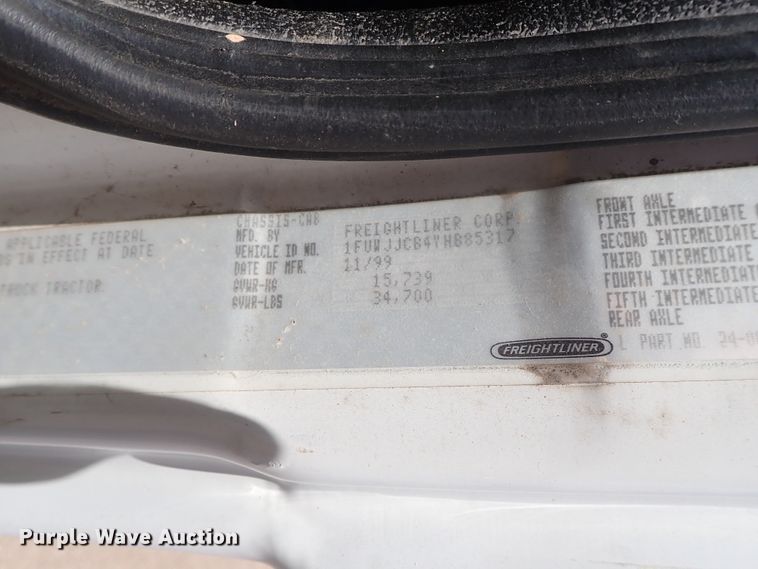 image for item DG3236 2000 Freightliner FL80  semi truck