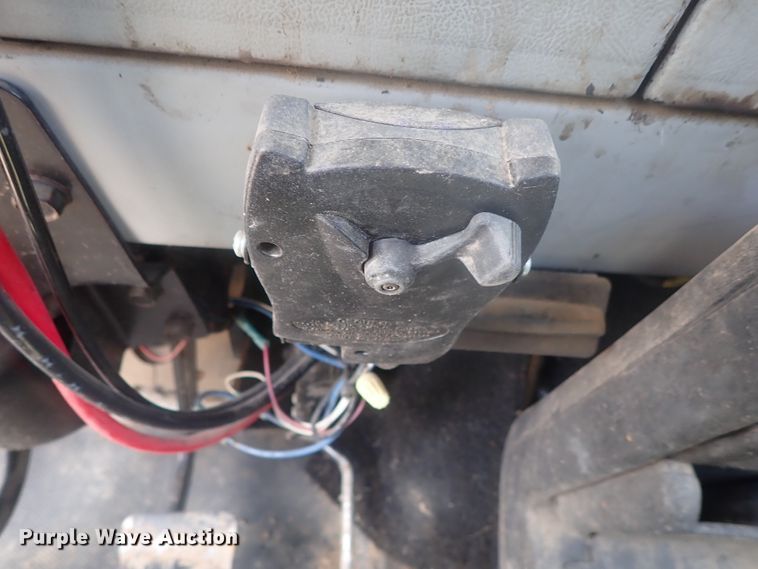 image for item DG3236 2000 Freightliner FL80  semi truck