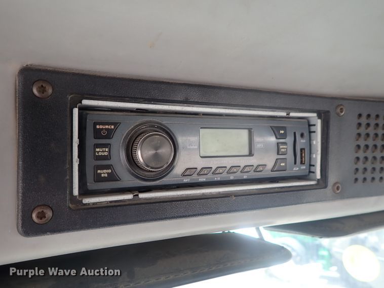 image for item DG3236 2000 Freightliner FL80  semi truck