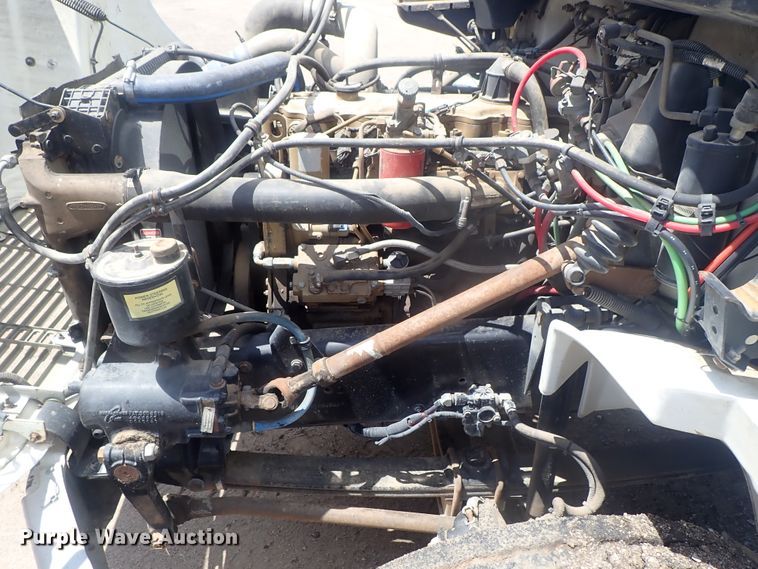 image for item DG3236 2000 Freightliner FL80  semi truck