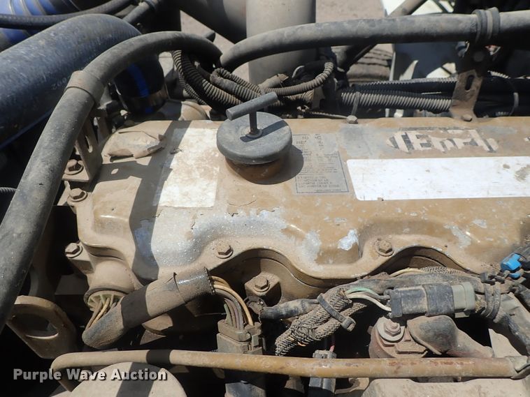image for item DG3236 2000 Freightliner FL80  semi truck