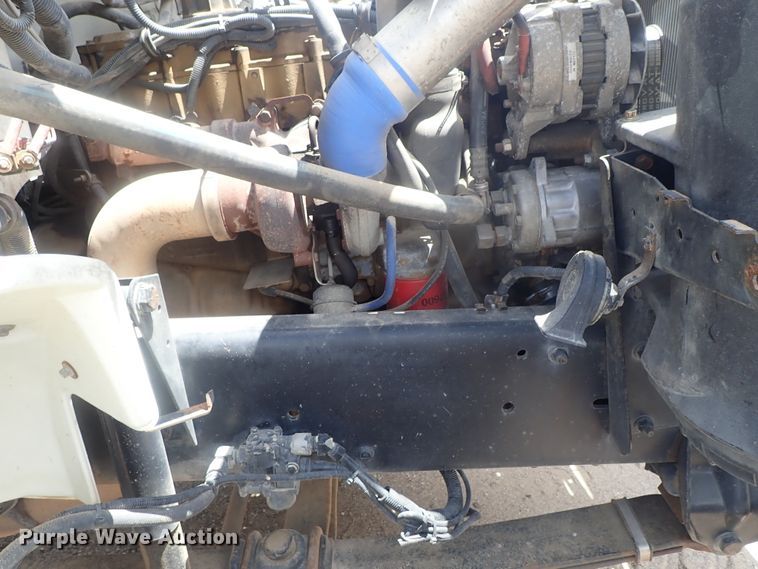 image for item DG3236 2000 Freightliner FL80  semi truck