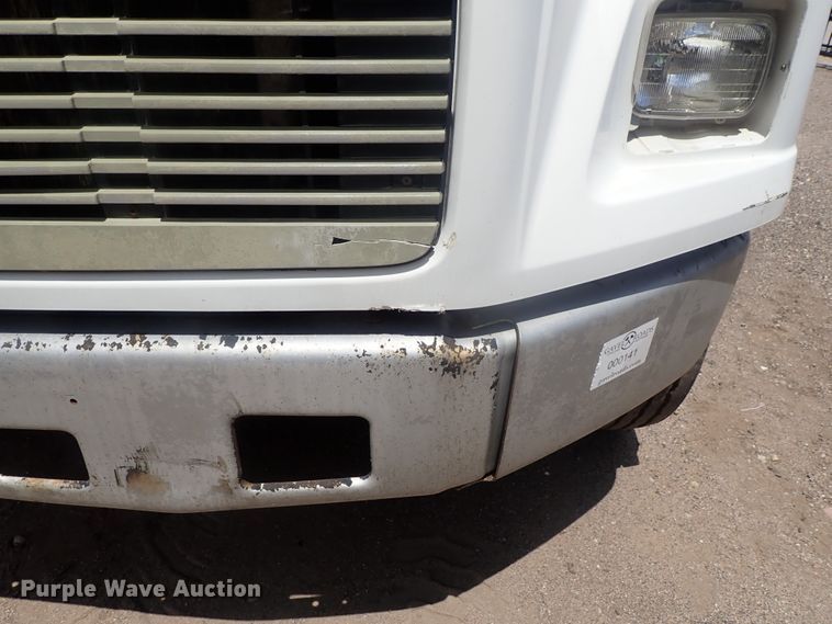 image for item DG3236 2000 Freightliner FL80  semi truck