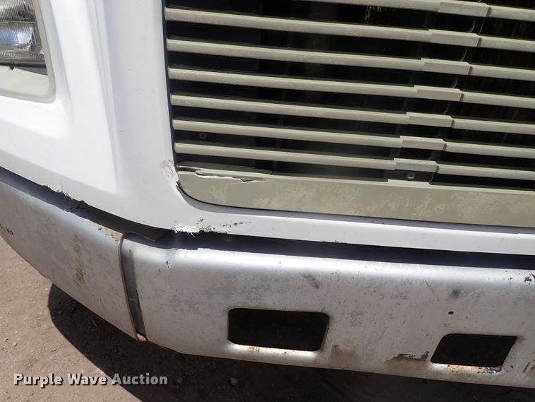 image for item DG3236 2000 Freightliner FL80  semi truck