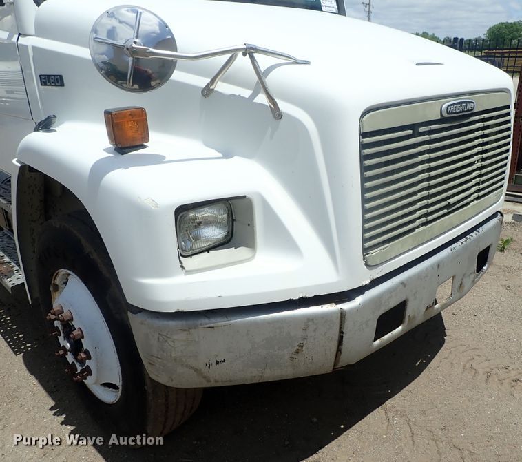 image for item DG3236 2000 Freightliner FL80  semi truck