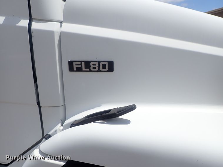 image for item DG3236 2000 Freightliner FL80  semi truck