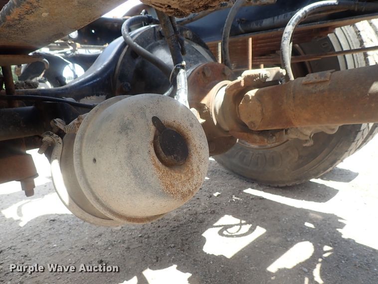 image for item DG3236 2000 Freightliner FL80  semi truck