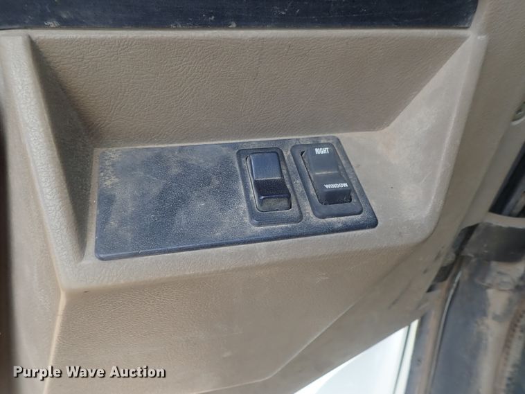 image for item DG3237 1995 International 8100  semi truck