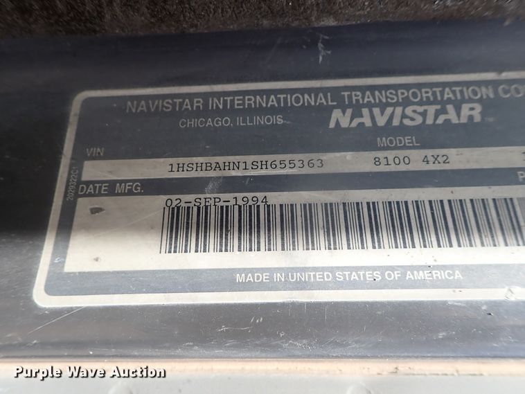 image for item DG3237 1995 International 8100  semi truck