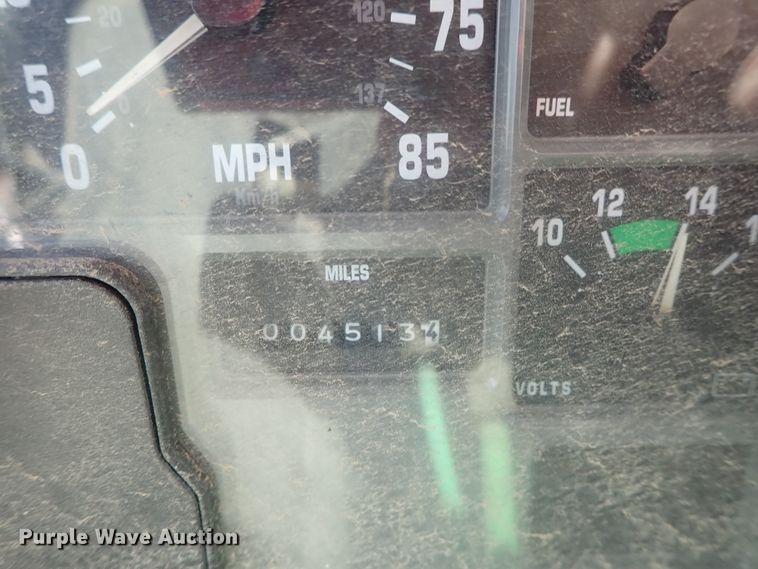 image for item DG3237 1995 International 8100  semi truck