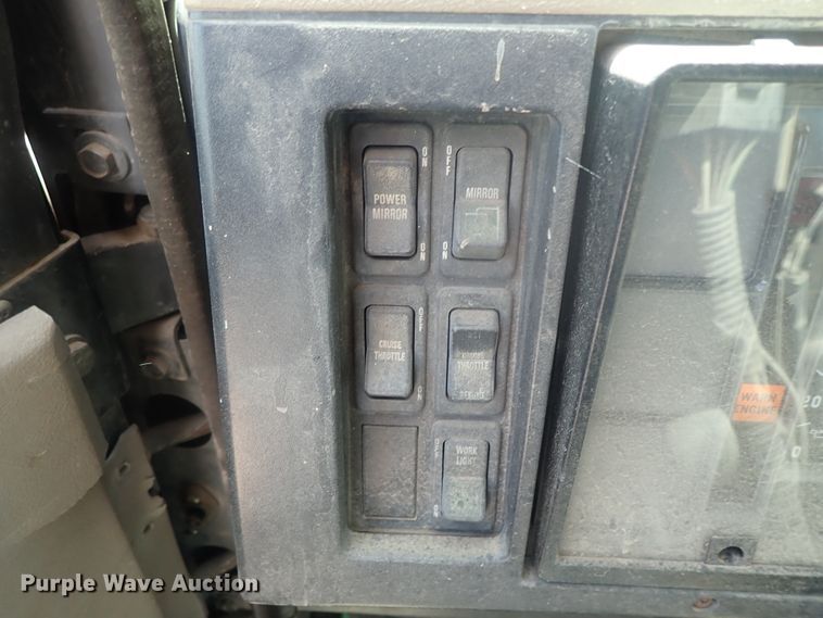 image for item DG3237 1995 International 8100  semi truck