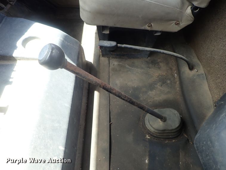 image for item DG3237 1995 International 8100  semi truck