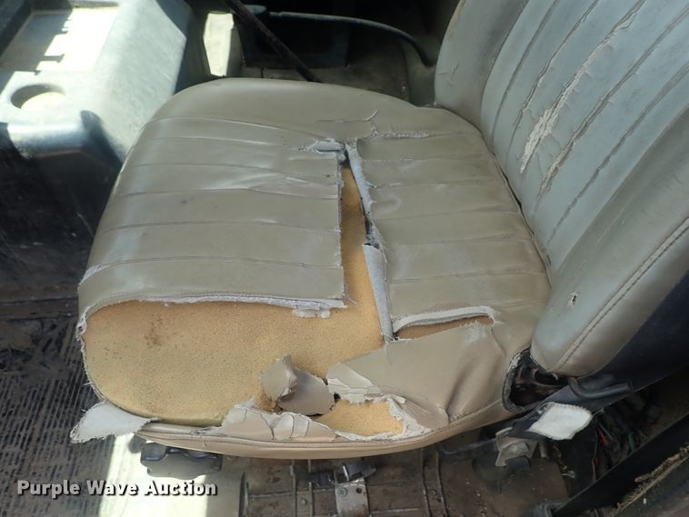 image for item DG3237 1995 International 8100  semi truck