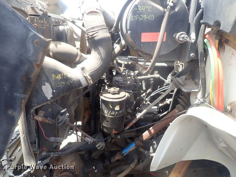 image for item DG3237 1995 International 8100  semi truck