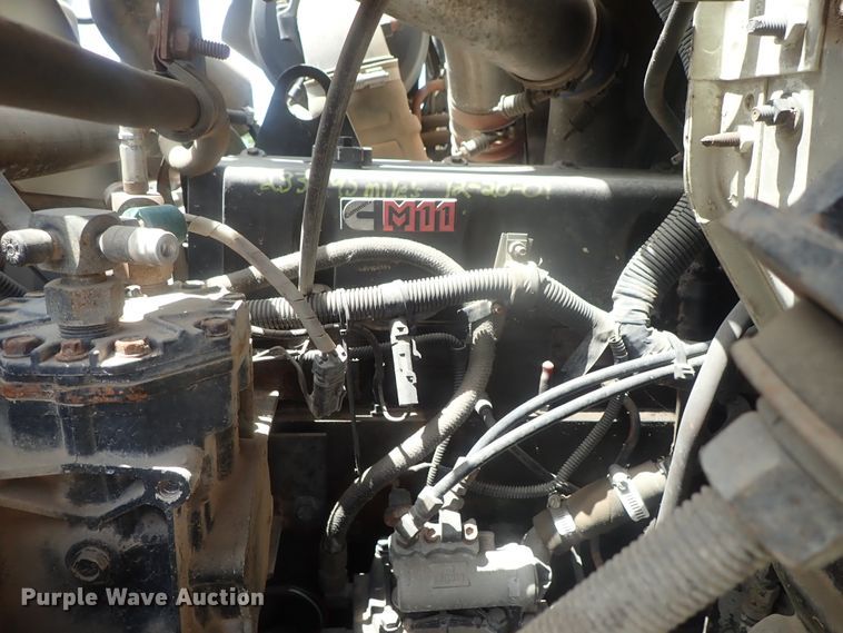 image for item DG3237 1995 International 8100  semi truck