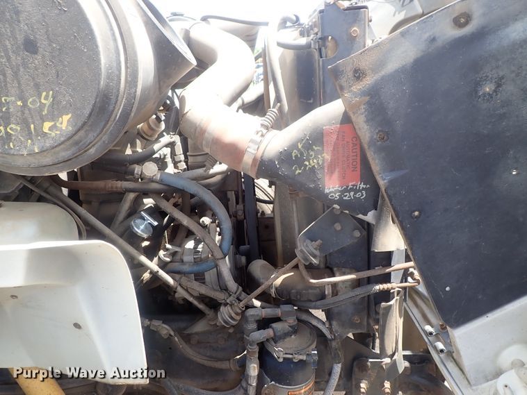 image for item DG3237 1995 International 8100  semi truck