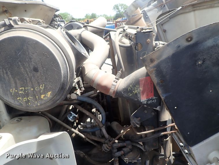 image for item DG3237 1995 International 8100  semi truck