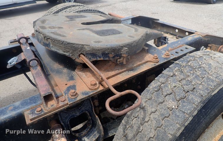 image for item DG3237 1995 International 8100  semi truck