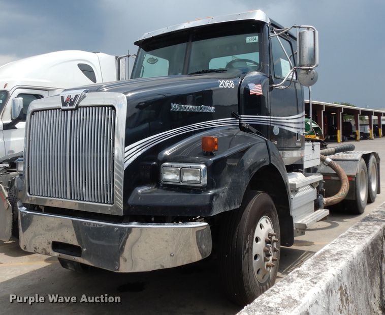 image for item DG6754 2014 Western Star 4900SB  semi truck