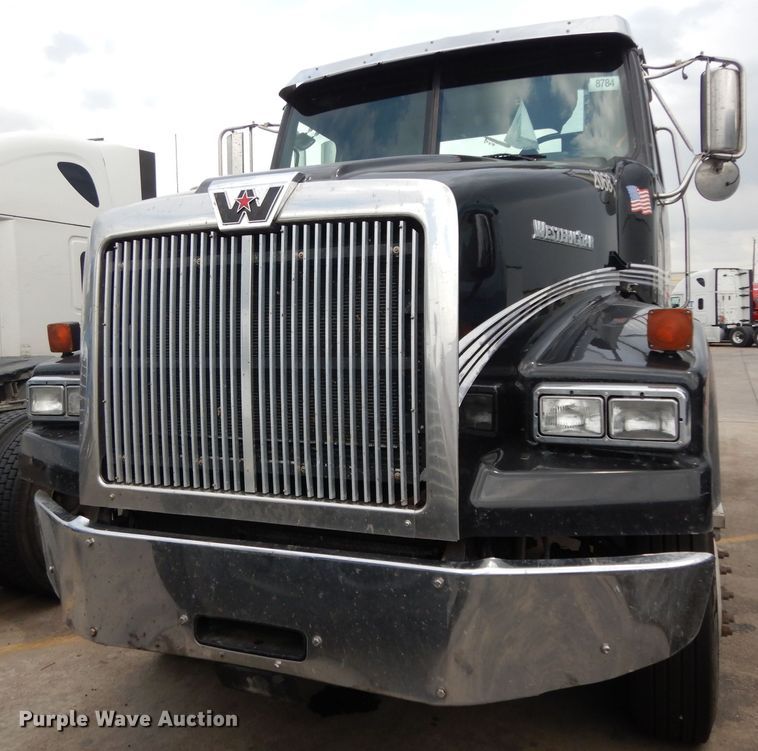 image for item DG6754 2014 Western Star 4900SB  semi truck