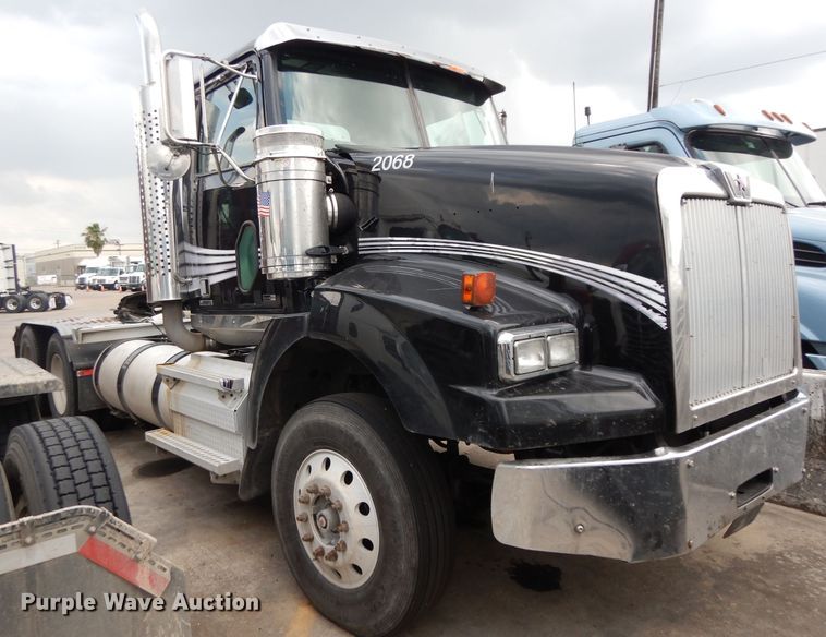 image for item DG6754 2014 Western Star 4900SB  semi truck