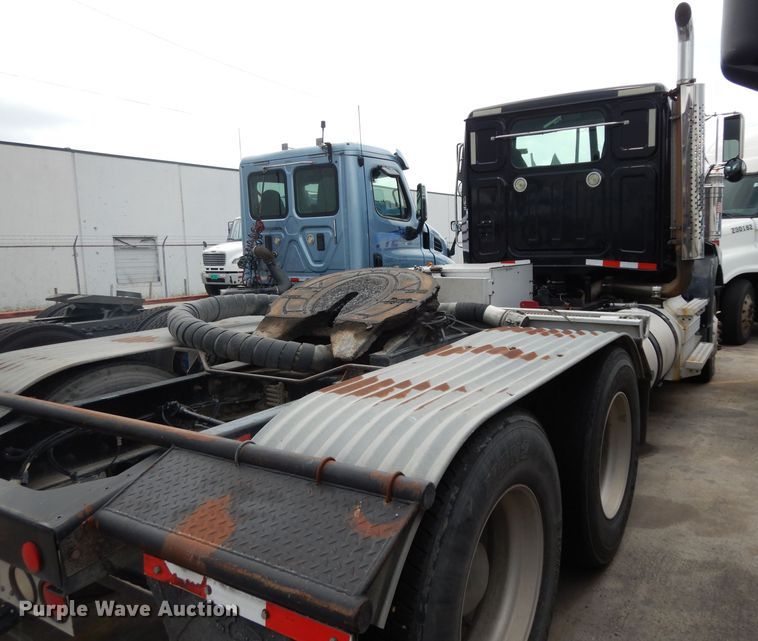 image for item DG6754 2014 Western Star 4900SB  semi truck