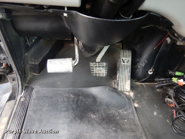 image for item DG6754 2014 Western Star 4900SB  semi truck