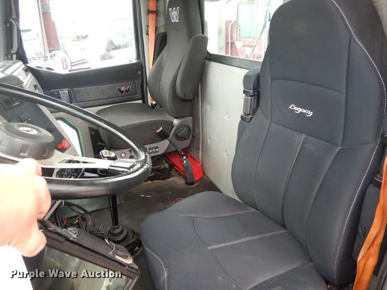 image for item DG6754 2014 Western Star 4900SB  semi truck