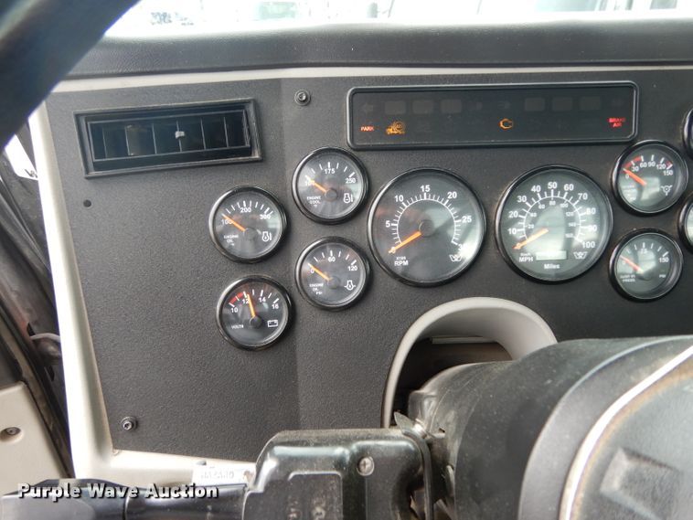 image for item DG6754 2014 Western Star 4900SB  semi truck