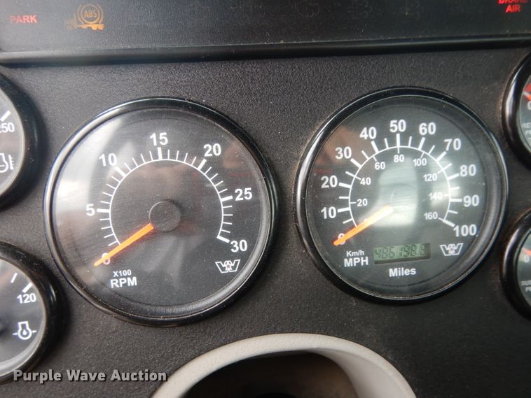 image for item DG6754 2014 Western Star 4900SB  semi truck