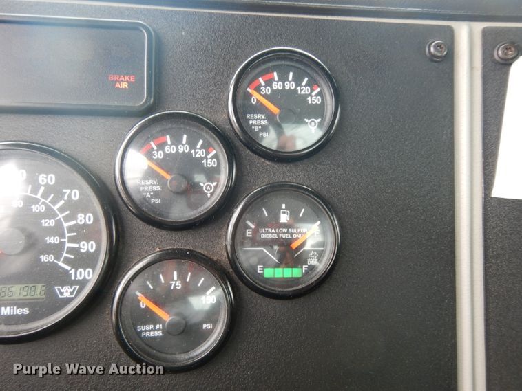 image for item DG6754 2014 Western Star 4900SB  semi truck