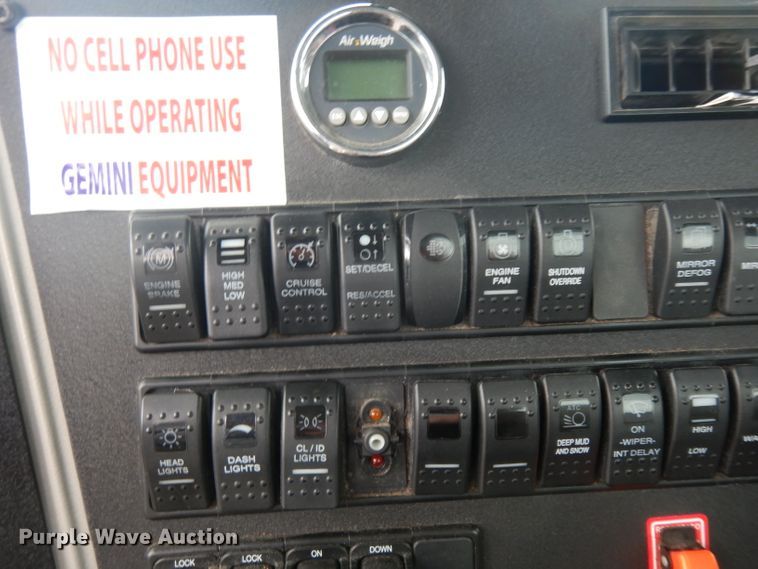 image for item DG6754 2014 Western Star 4900SB  semi truck