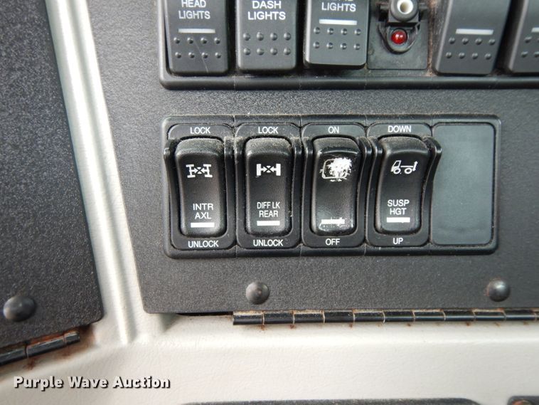 image for item DG6754 2014 Western Star 4900SB  semi truck