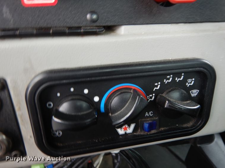 image for item DG6754 2014 Western Star 4900SB  semi truck