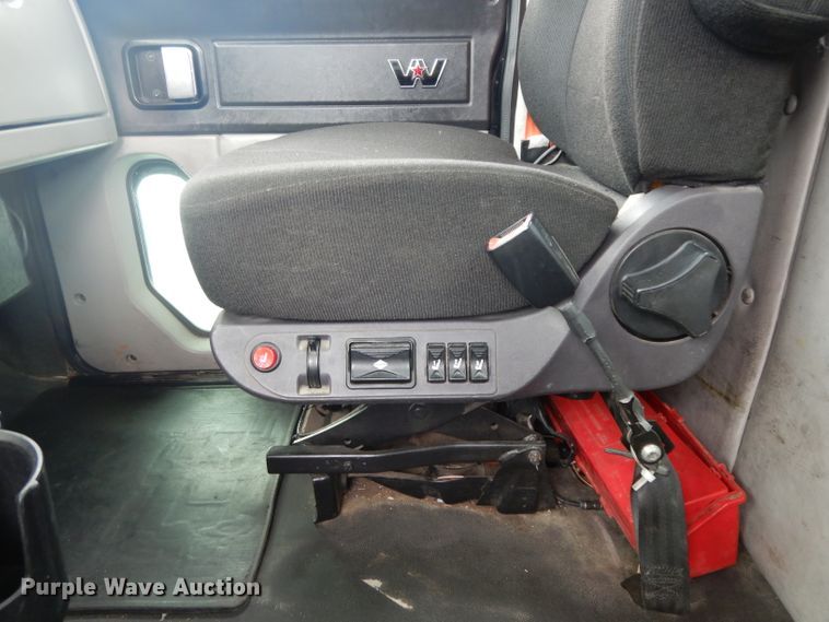 image for item DG6754 2014 Western Star 4900SB  semi truck