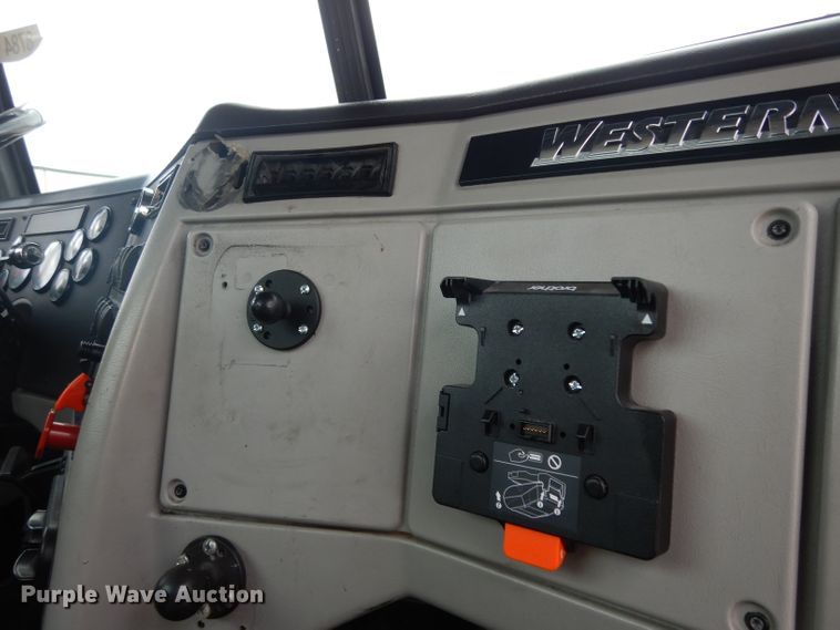 image for item DG6754 2014 Western Star 4900SB  semi truck