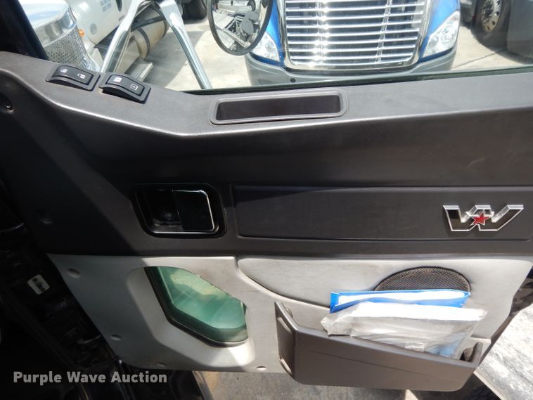 image for item DG6754 2014 Western Star 4900SB  semi truck