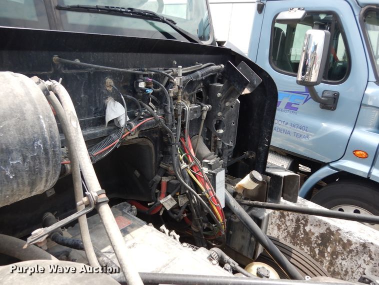 image for item DG6754 2014 Western Star 4900SB  semi truck